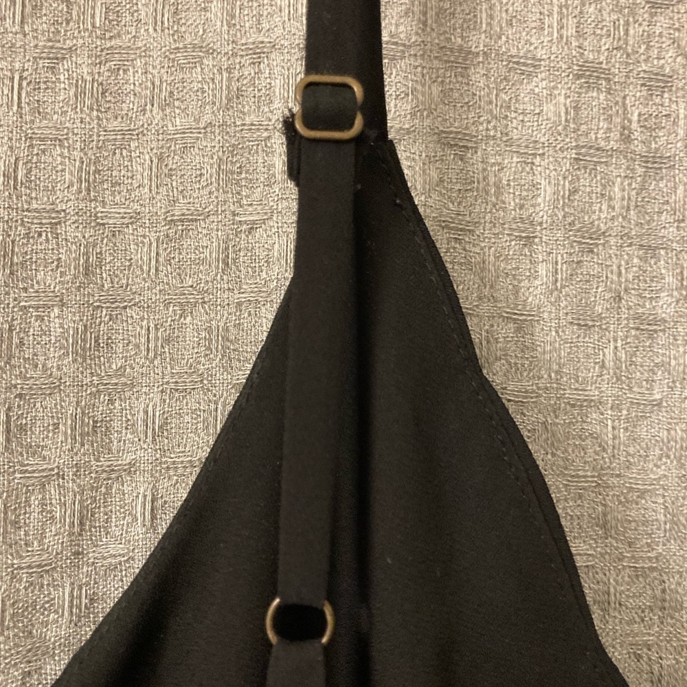 Socialite black scalloped v neck camisole - Picture 6 of 8